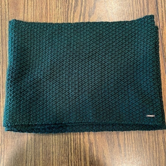 LL Bean Women’s Wicked Cozy Knit Scarf - Picture 1 of 6
